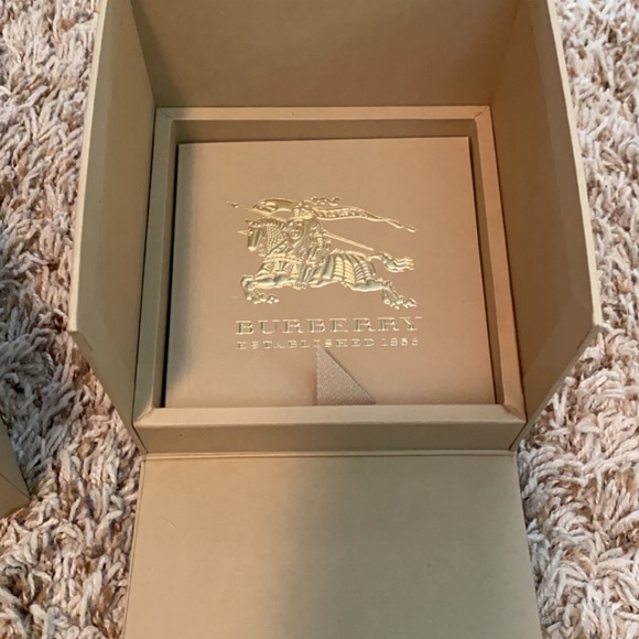 Beautiful Authentic Burberry Watch - Picture 4 of 7